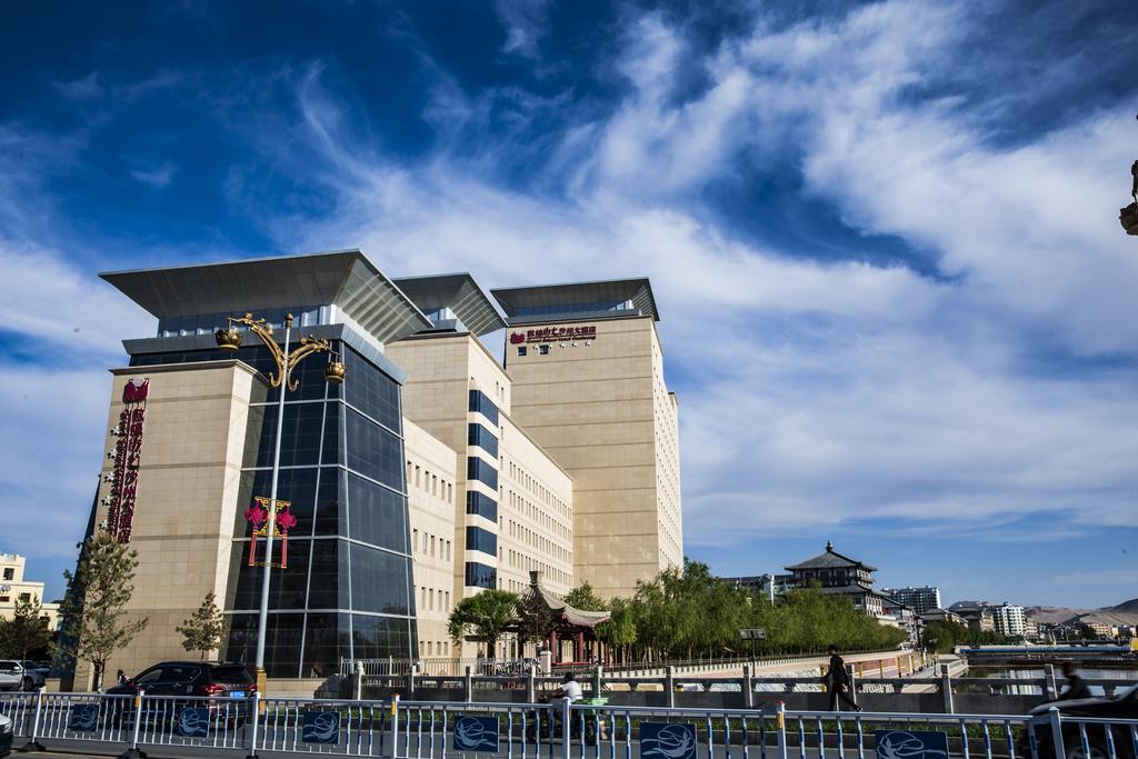 Grand Soluxe Hotel דון חואנג מראה חיצוני תמונה